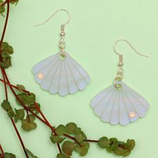 Shell dangly earrings